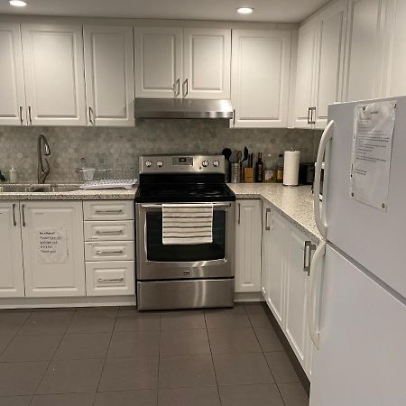 Yonge And Finch Subway !S Spacious And Modern Private Bd With Shared Bathroom Toronto Exterior photo