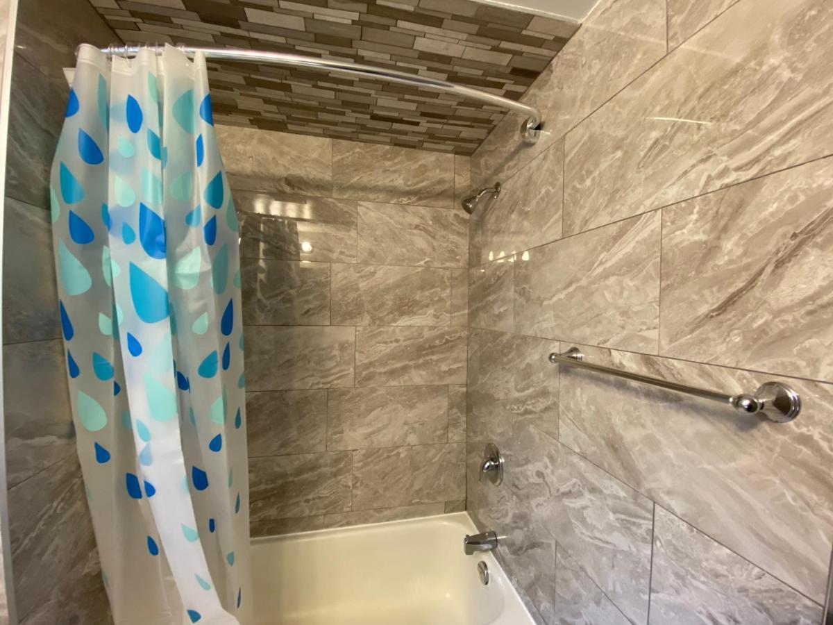 Yonge And Finch Subway !S Spacious And Modern Private Bd With Shared Bathroom Toronto Exterior photo